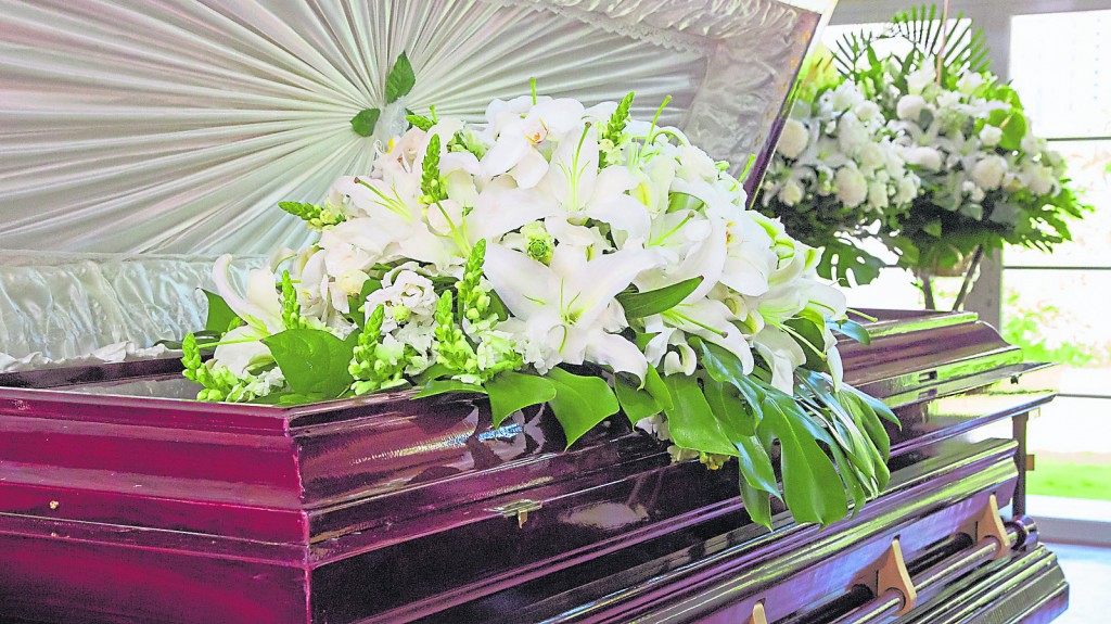 小殓可以说是死者的第一个葬礼仪式了,其主要内容是净身穿衣。