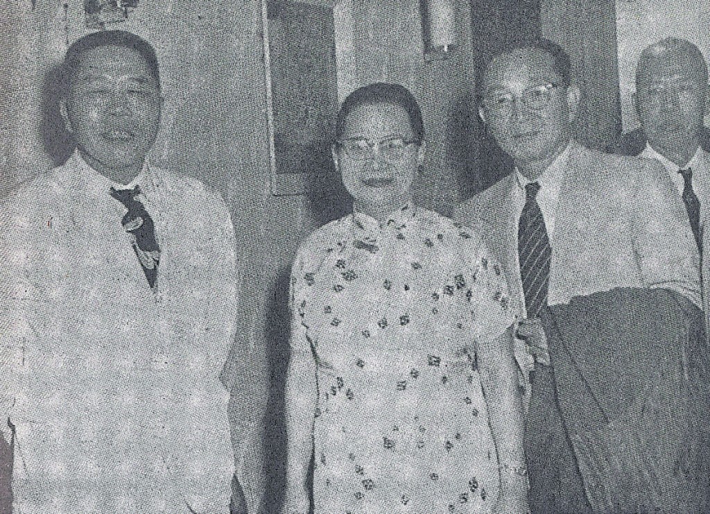 林语堂与夫人抵达新加坡时，受到创办人陈六使的热烈欢迎。
