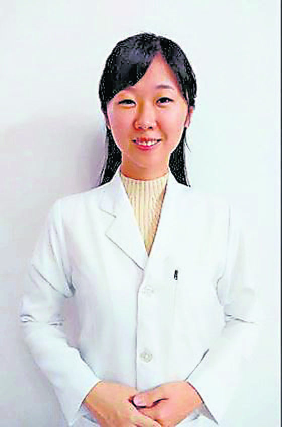 营养师何丽萍 ·亚洲e大学 - 饮食营养荣誉学士 ·专业美容治疗师文凭 ·马来西亚自然疗法协会会员
