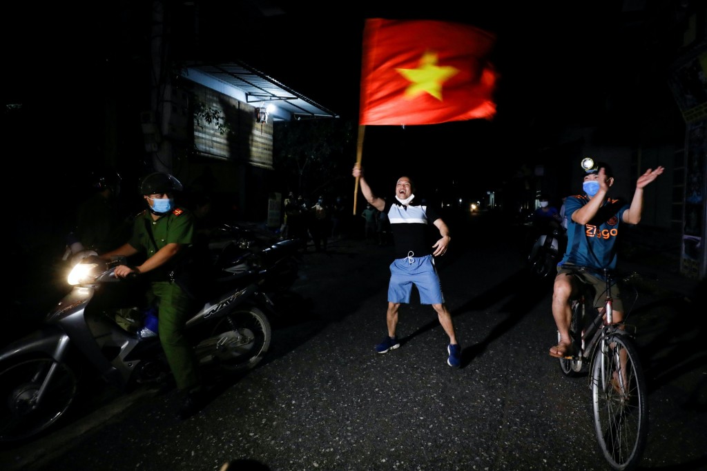 讽刺的是，在两个月前，越南才刚刚暂时结束河内周边村镇的封闭状态，如今，更严重的封闭又要开始了。