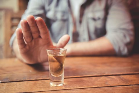 喝酒会让人身心变得迟钝，影响买彩票的“判断力”。