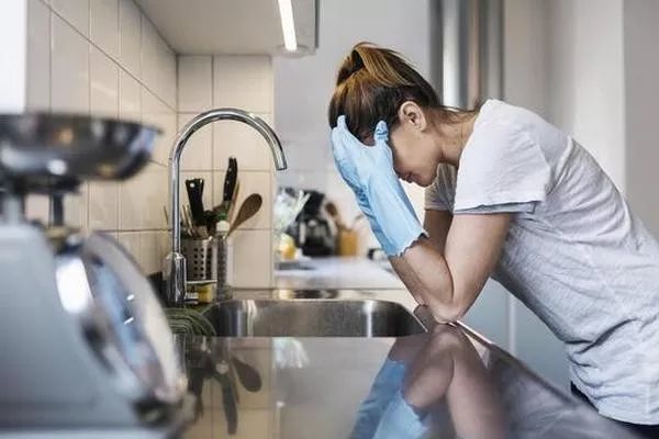 女人过年再累再委屈,也会给男人留足面子,过年时,你是不是经常看到