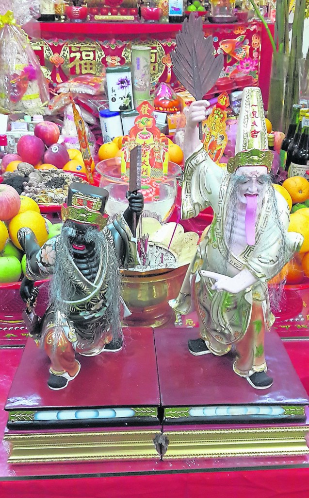 黑白无常,是最有名的鬼差,专职缉拿鬼魂、协助赏善罚恶,也为阎罗王、城隍、东岳大帝等冥界神明的部将。