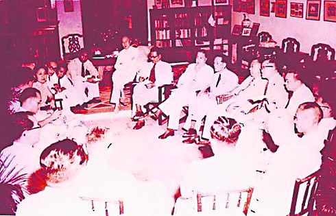 1955年1月,林连玉率领董教总代表团和联盟代表团,在马六甲举行会谈,洽谈有关华文列为官方语文和民族教育权益的课题。