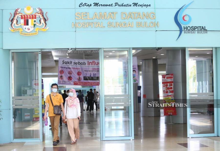 SUNGAI BULOH 14 FEBRUARI 2020.Pengunjung menggunakan penutup hidung dan mulut bagi mengelakkan jangkitan Coronavirus baharu atau COVID-19 di Hospital Sungai Buloh. NSTP/MOHAMAD SHAHRIL BADRI SAALI