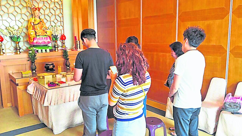 百日合炉即是将先亡的灵位合入祖先牌位,日后将与祖先一起祭祀。