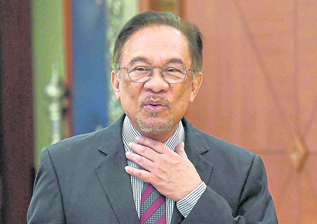 安华和马哈迪从政以来曾经历无数次的政治斗争和考验,安华曾在马哈迪掌权及纳吉任相时分别入狱多年。