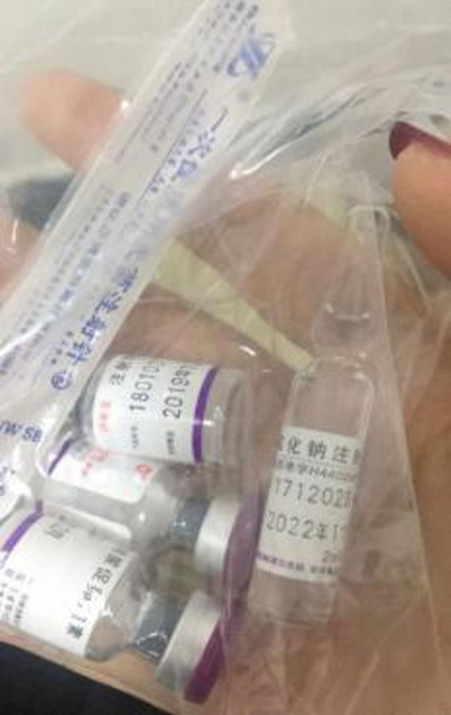 为了还钱,小玲进行捐卵,以赚取1万的酬劳。