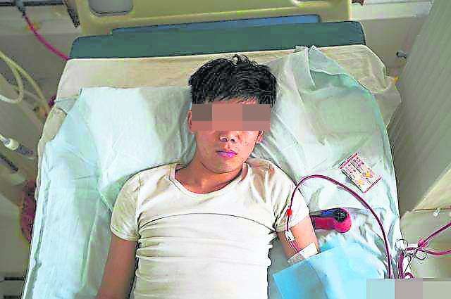 8年前卖肾买苹果4手机的少年,现在三级伤残后悔不已!