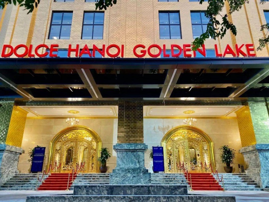越南超土豪“黄金酒店” 从里到外全镀金连马桶都是金灿灿