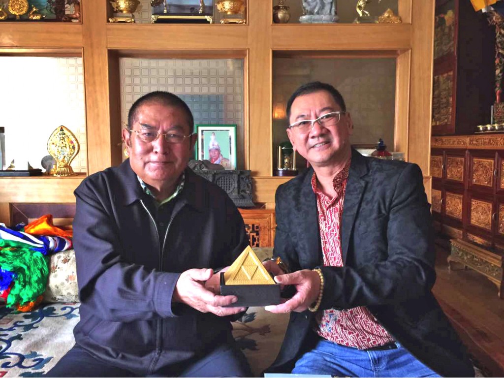 陈幸坚博士的建设项目获得直贡噶举派第36世琼赞法王的高度认可,并赞叹这是伟大项目,且题字“吉祥如意”祝福。