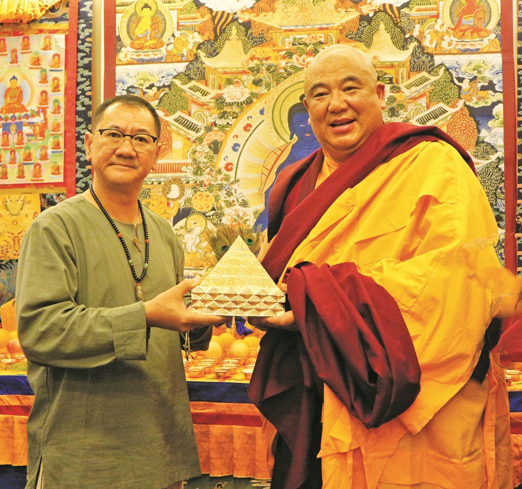 陈幸坚博士与洛嘎活佛都有共同想法,就是把正能量传递给每个人。