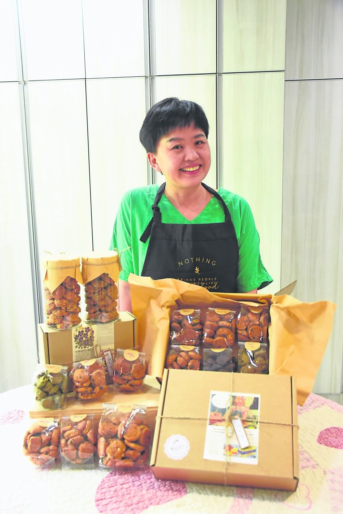 方悦菁(Cara)从土木工程师到创业卖饰品,再到今天穿上围裙与烤炉为伍,把家人日常爱吃的“鬼佬大饼”让更多人能够品尝。