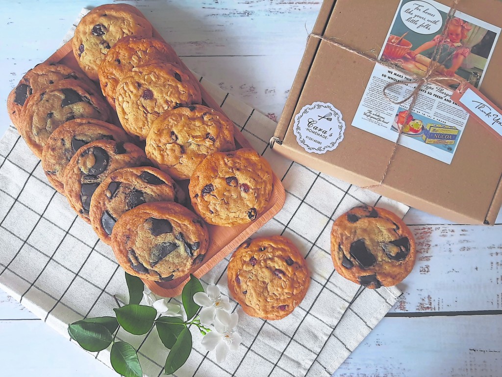 “鬼佬大饼”有着诚意满满的巧克力层,一大块咬下去能量满满。