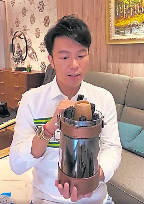 建议9根或36根的备长炭装满容器后,将装有粗盐和硬币的杯放在木炭上方既能随时随地布局。