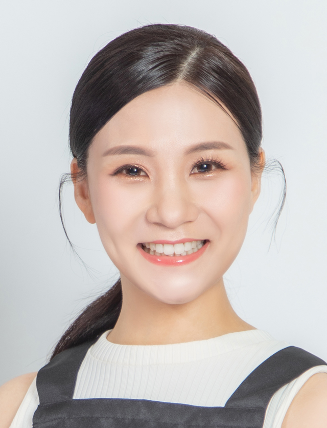 资深食疗师黄晓洁 ·国际医药大学IMU ·营养与食疗学士文凭(Hons) ·Alpha Nutrition Academy创办人 ·时尚营养运动发起人