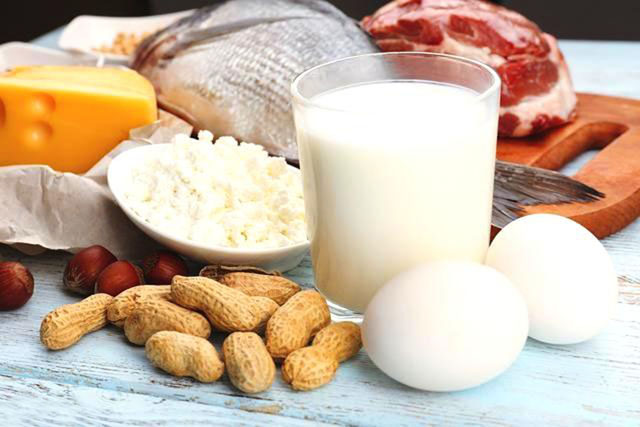 吃有营养的蛋白质有助头发生长。