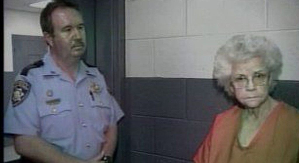 贝蒂纽玛因涉嫌毒杀丈夫被警方正式逮捕上庭。