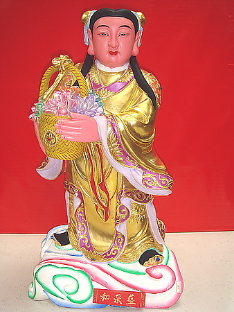 据传,蓝采和思维敏捷、机智幽默,虽然表现出一副癫狂的样子,但言语充满了智慧。