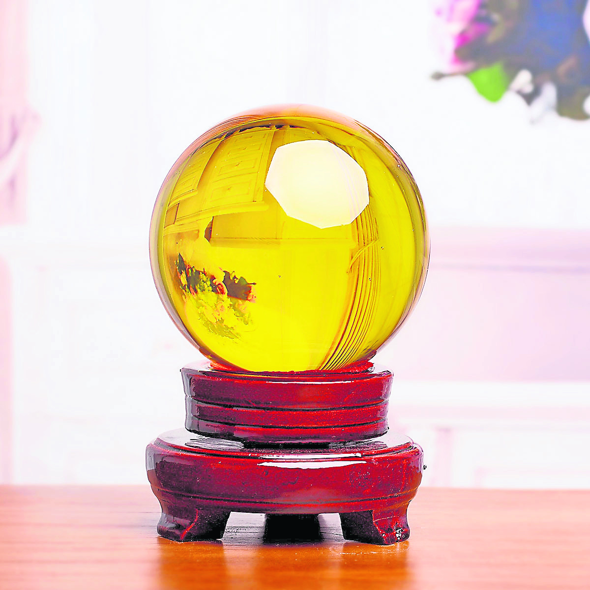 黄水晶球寓意招财、进财、镇宅转运。
