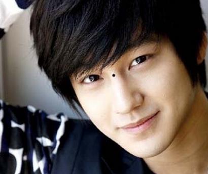 二,山根上有黑痣