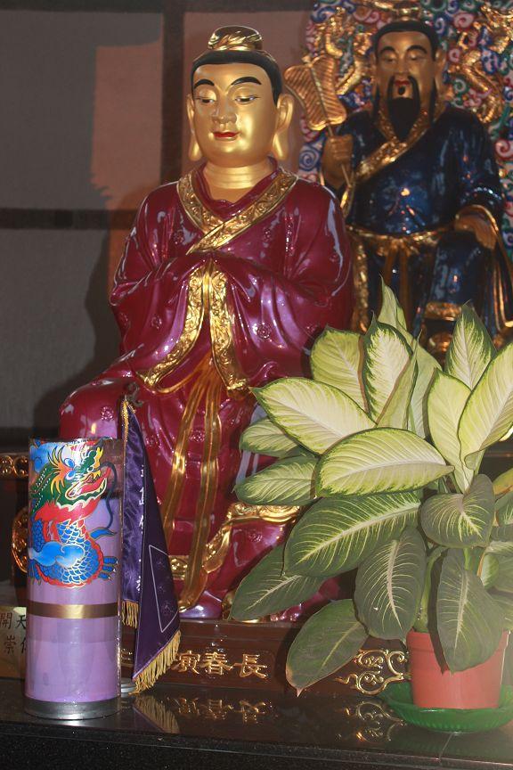 丘处机是中国道教史上最有作为的道士，他的神迹在民间流传甚广，因传说他能掐金断玉，玉器行业至今仍奉他为祖师爷。