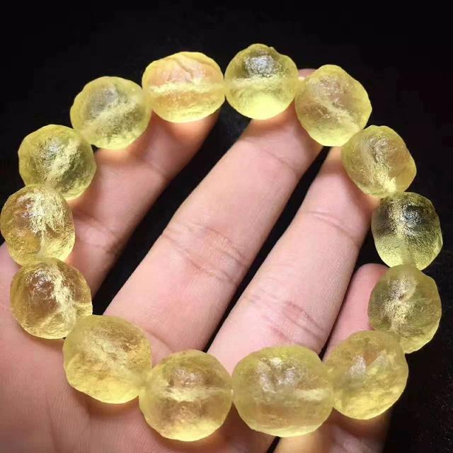 利比亚黄金陨石独具美丽的金黄色,源于埃及西部沙漠。