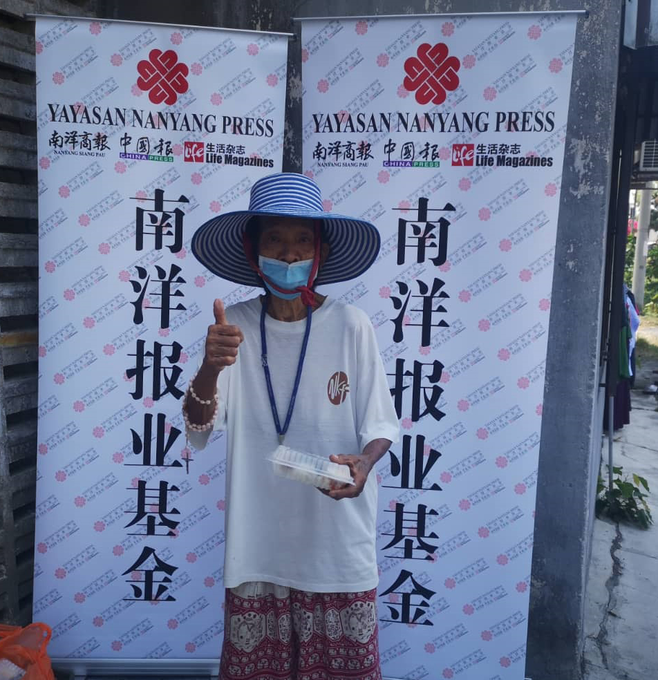 来自芙蓉的受惠者范心瑕:“感恩南洋报业基金会提供每天两次素食餐盒,非常美味的素食餐。独居老人,在疫情当道中,非常感谢有恩心慈善机构的安排解决每天两餐的问题。”