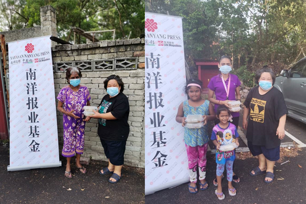 南洋报业基金志工派发食物给芙蓉弱势居民(Bukit Berlian Flat, Seremban)。