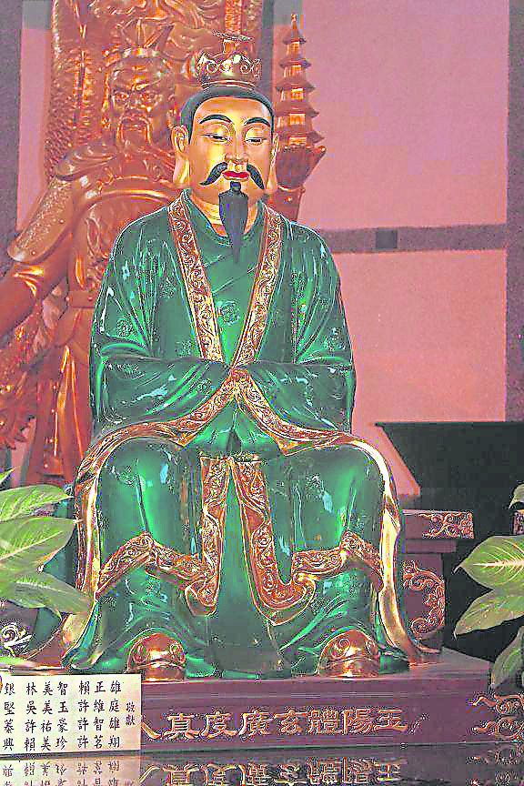 丘处机是中国道教史上最有作为的道士，他的神迹在民间流传甚广，因传说他能掐金断玉，玉器行业至今仍奉他为祖师爷。