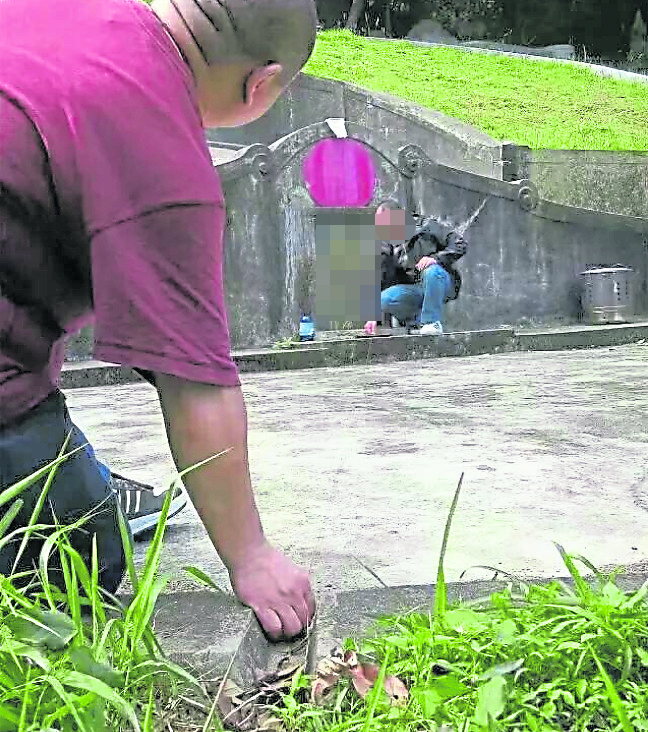 叫墓地坟堂放水口,作用是直接关乎墓主近代子孙的身体健康状况及钱财得失。