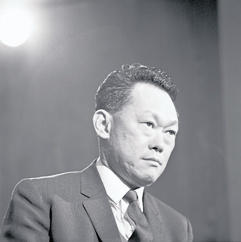 新加坡建国总理李光耀以其远见和极端实用主义的手法,把新加坡从一个一无所有的小岛变成了一个活跃成功的经济体。