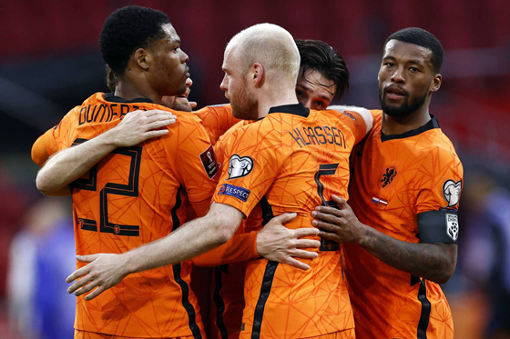 2022世界杯欧洲区预选赛G组的一场比赛中，荷兰队主场以2比0战胜拉脱维亚队。