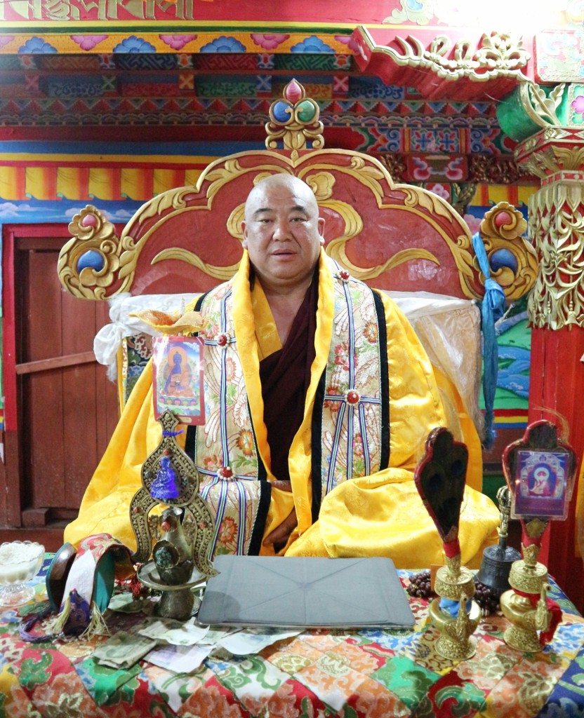 香格里拉蓝琉璃藏医药文化博物馆是尊贵的洛嘎活佛的心愿，陈幸坚博士给予配合建设。
