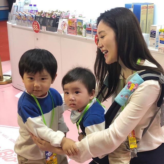 叶翠翠已是三子之母,对猫咪坚持领养不弃养。