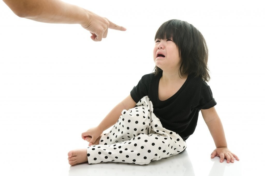 表妹的暴力育儿方式十分恐怖,曾当众掌掴3名子女。