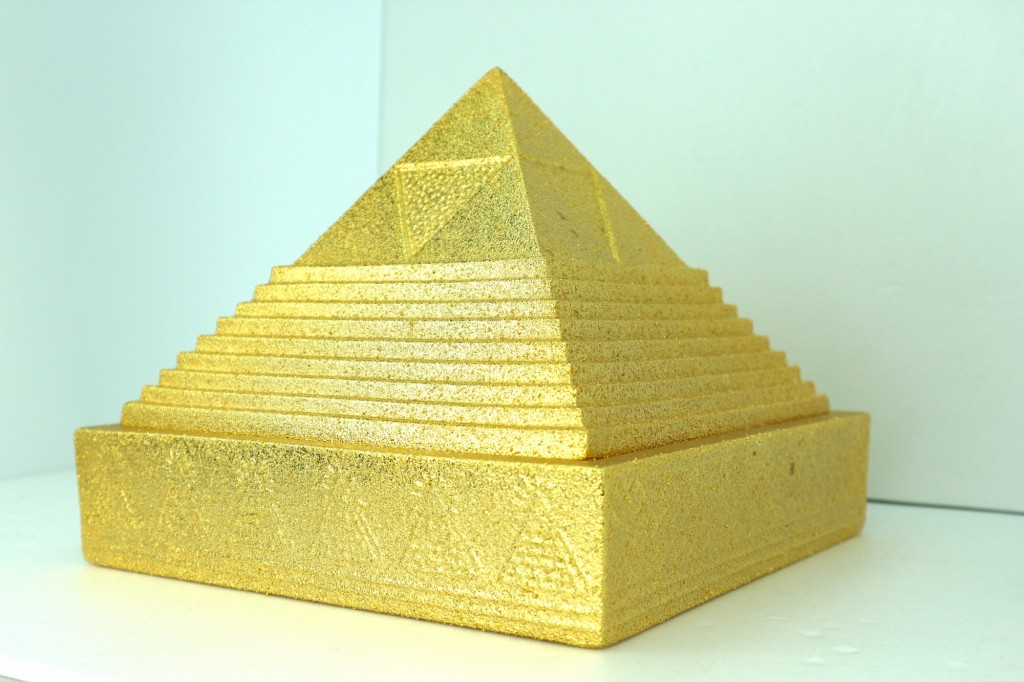 辉煌镀金24K至尊富贵金字塔