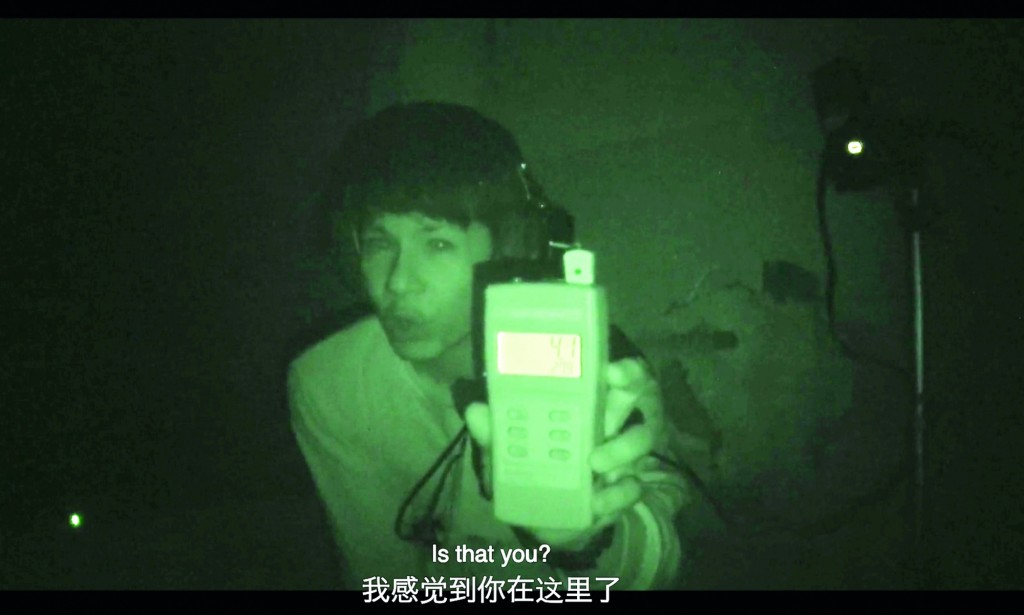 鬼黄陀在蒲种凶宅鬼屋探灵,宁静中散发出一股令人窒息的死寂气息。