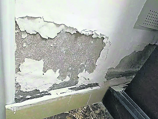 家里的墙漆褪色脱落，也会让家里沾上一些不好的晦气磁场影响屋主的能量。