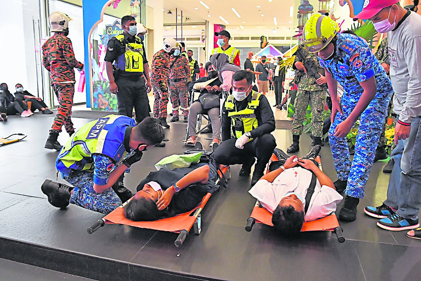 轻快铁相撞事故导致213人受伤,其中47人重伤。