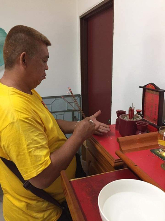 安神或看祖先有没有在位,祖先状况如何,也是师父的专业。