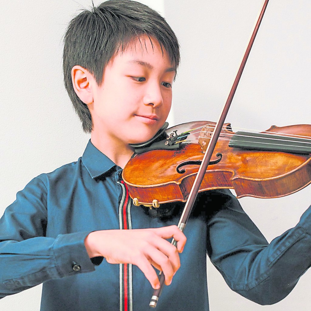 李映衡5岁时，George和Katherine开始像众多华裔孩子的父母一样，让孩子学习钢琴，可是李映衡却喜欢小提琴。