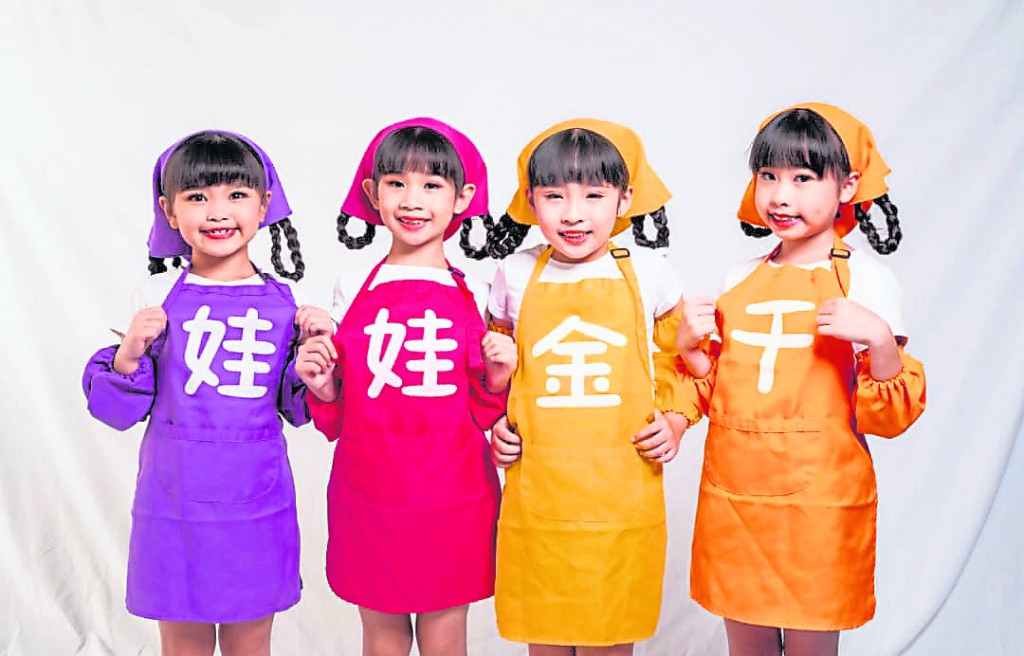 2021新年创作《大扫除》MV造型,(从左至右)憓憓、芊芊、萱萱、彤彤,造型超萌可爱!