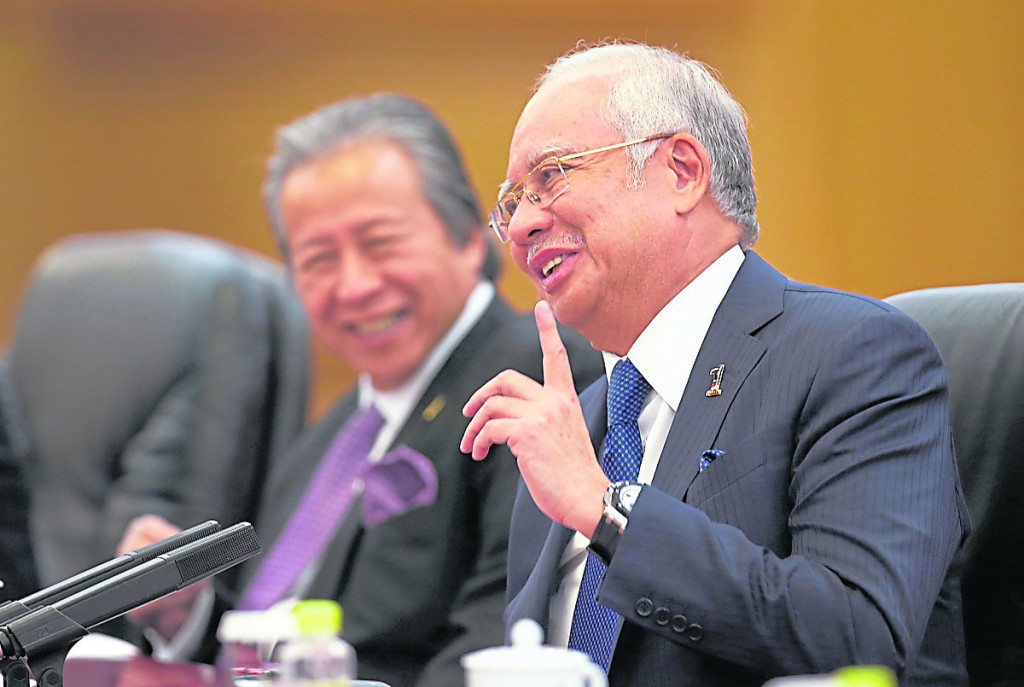 被一马公司弊案缠身的前首相纳吉,积极转战网络,摇身变成键盘高手,经常帖文揶揄和讽刺,堪称是新一代网红。