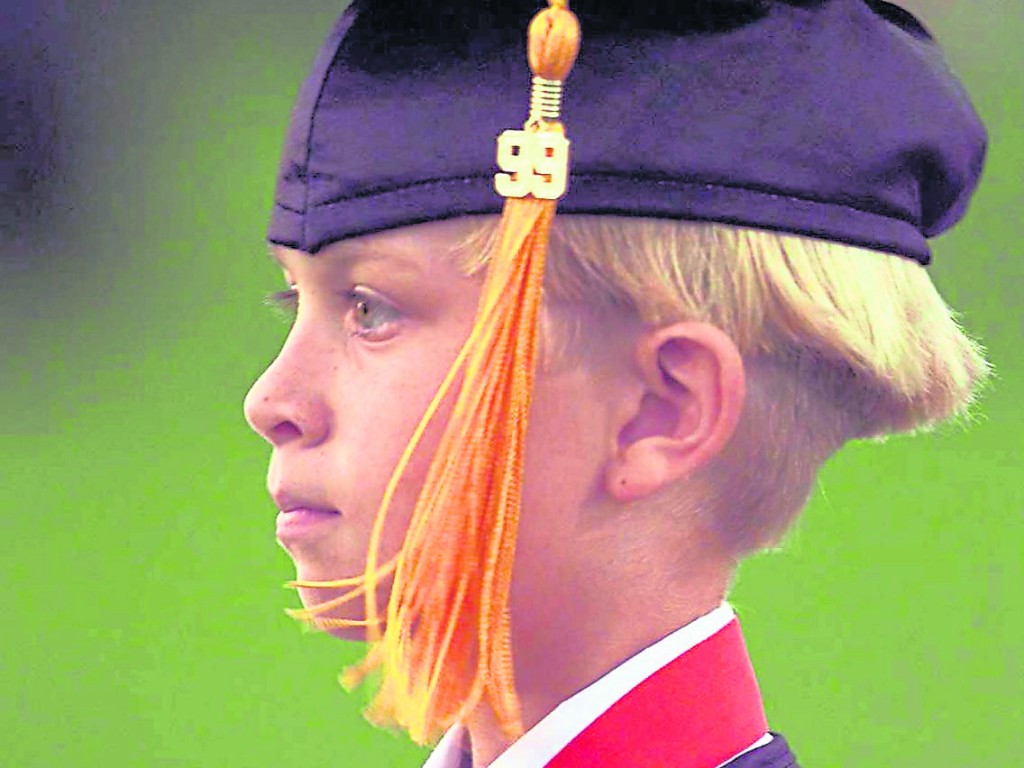葛烈格里在13岁时即以多项优异成绩从大学毕业。