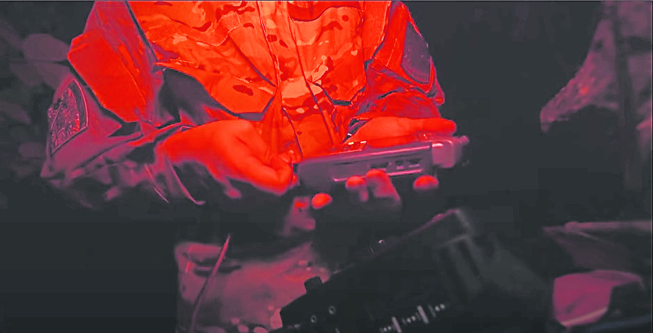 为了一个更好的声音档录,鬼黄陀把各器材分成独立音轨录制。