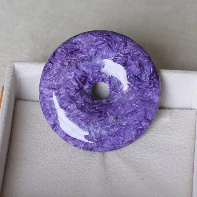 紫龙晶里面蕴藏有巨大的能量磁场,可以防止外界煞气的干扰。