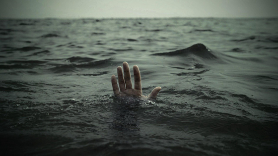 鬼月时到海边、湖边、溪边戏水,很容易遇到“水鬼找替身”造成无法挽回的遗憾。