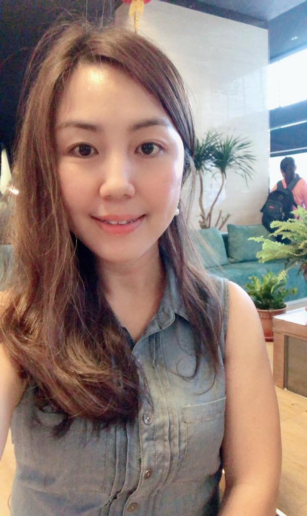 3年前的Christine,脸上缺乏生气,没有活力。