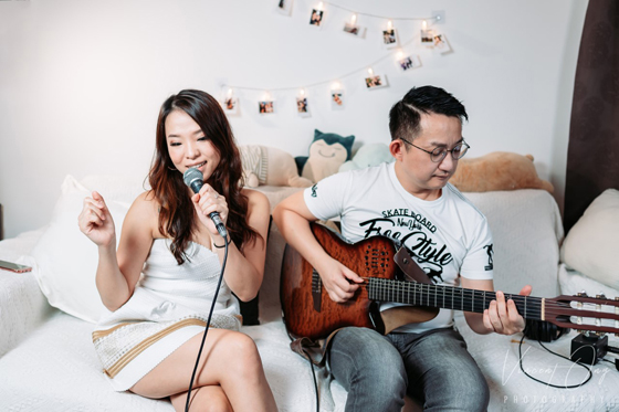拥有多年舞台经验的两人,带领乐队一起展现精彩演出。